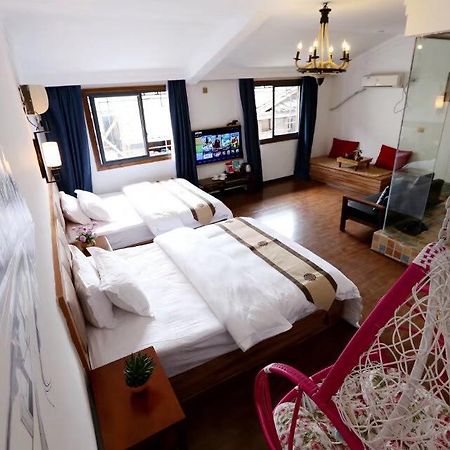 Fenghuang Little Bear Family Guest House Ngoại thất bức ảnh