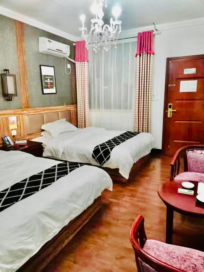 Fenghuang Little Bear Family Guest House Ngoại thất bức ảnh
